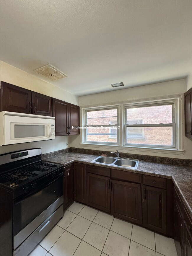 Building Photo - 8242 Kilpatrick Ave