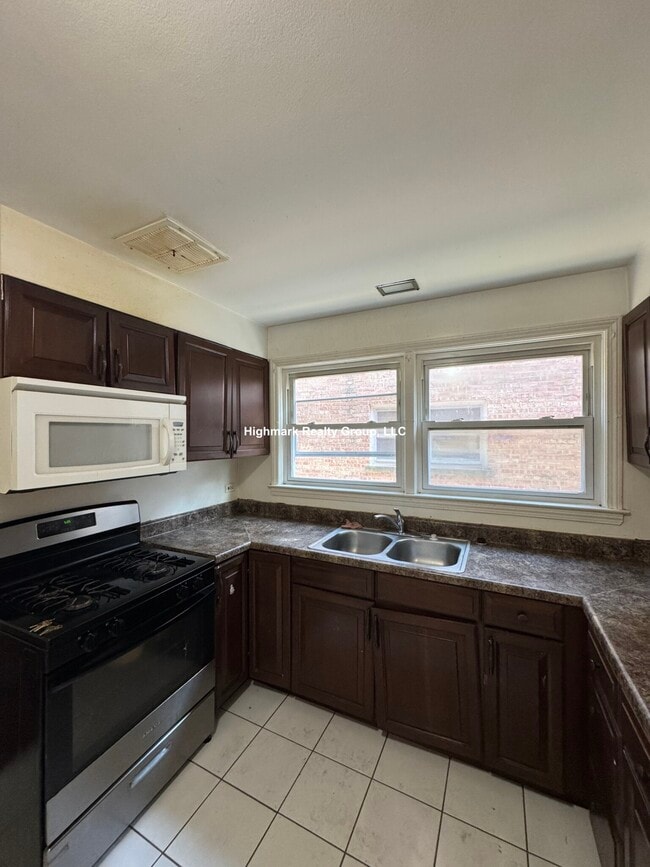 Building Photo - 8242 Kilpatrick Ave