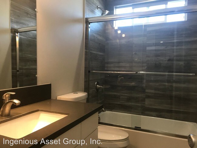 Foto del edificio - 2 br, 1 bath Apartment - 4248 Russell Ave.