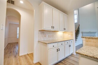 Building Photo - 6210 Pinewood Heights Dr