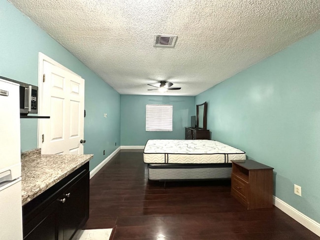 Foto del edificio - 106 Coralwood Cir