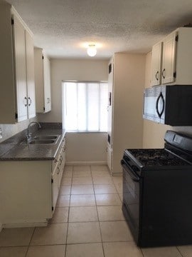 Kitchen - 10226 Woodworth Ave