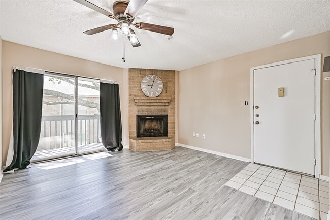 Foto del edificio - 260 El Dorado Blvd