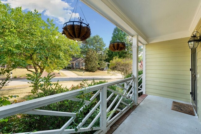 Building Photo - 3 Bedroom Home with Fenced Yard Available ...