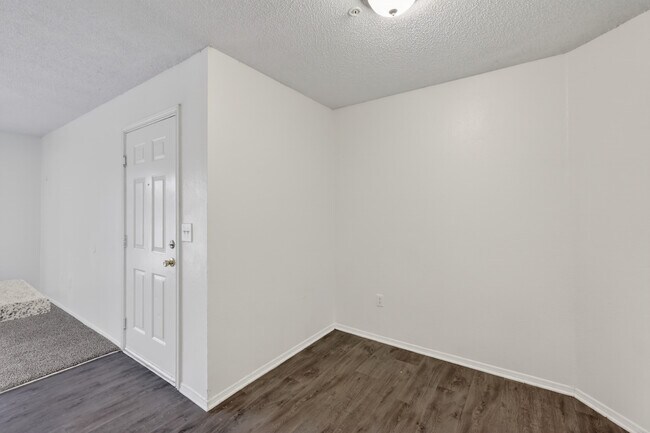 Foto del edificio - Warner Park Commons