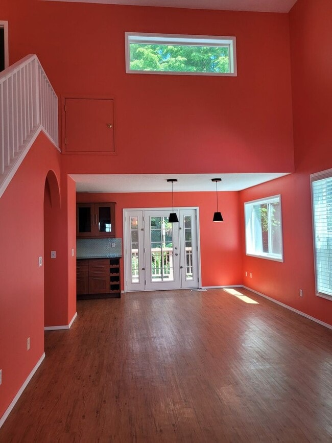 Building Photo - 3 Bedroom, 1 Bonus office/craft Room  and ...