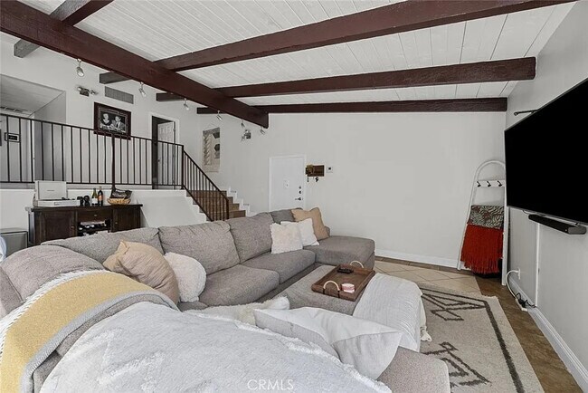 Foto del edificio - 7924 Woodman Ave