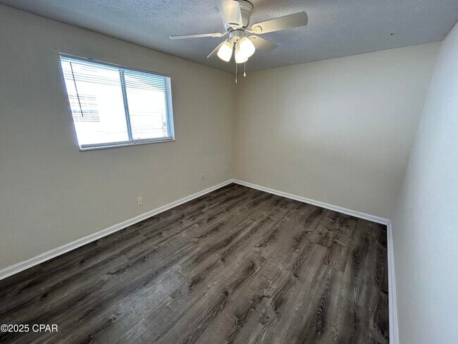 Foto del edificio - 1028 Bradley Cir