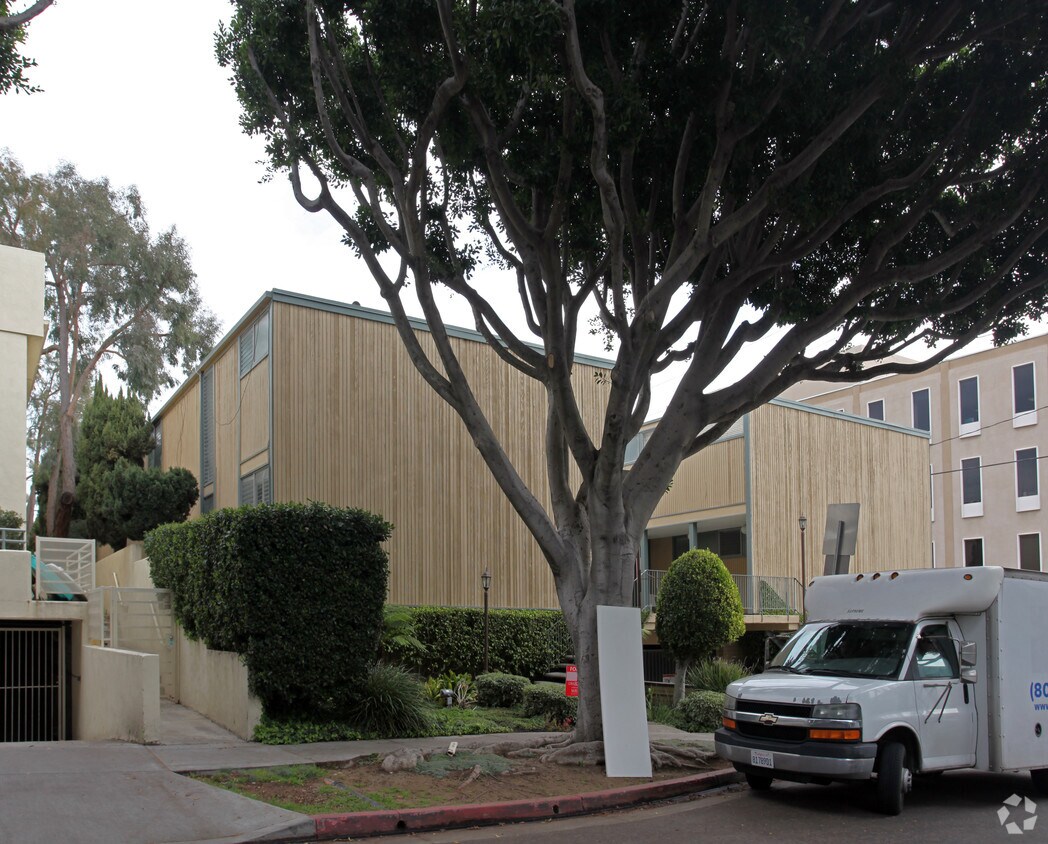 Building Photo - 1145 Yale St