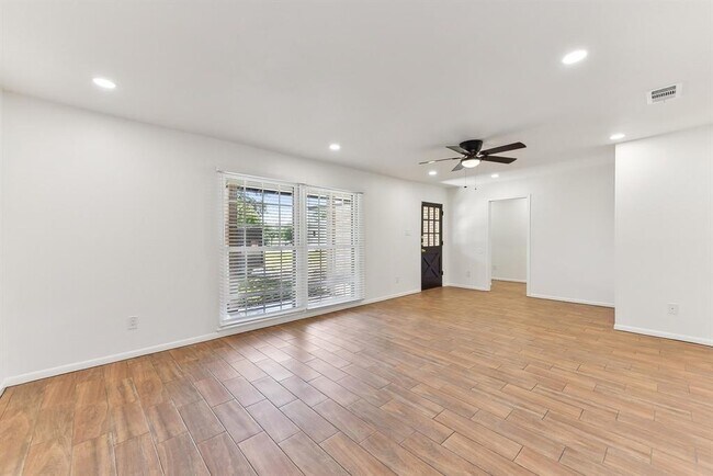 Foto del edificio - 11702 N Oaks Dr