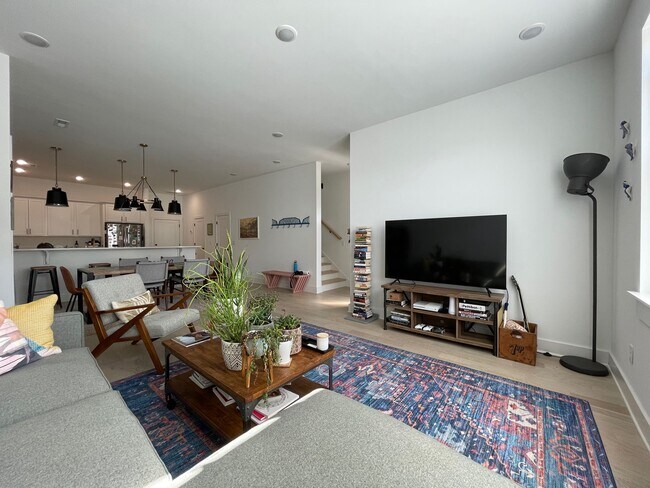 Foto del edificio - 1348 Slayton St