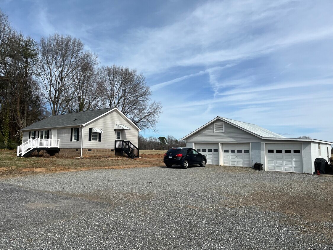 Primary Photo - 3684 S Hwy 127