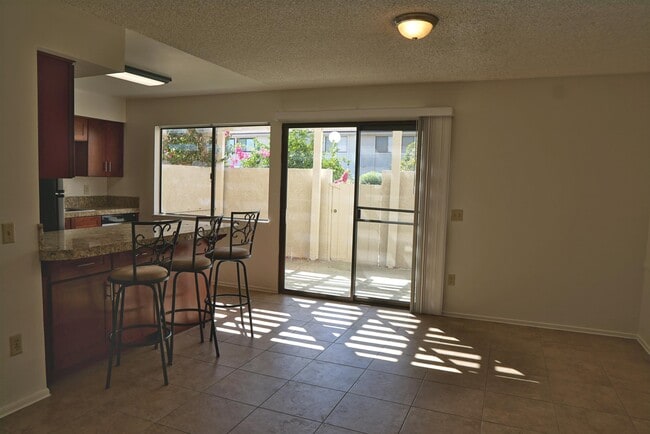 Building Photo - 6087 Montecito Cir