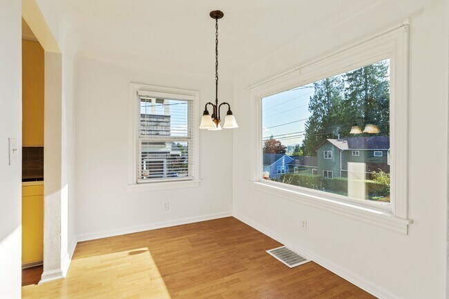 Building Photo - 1602 NE 86th St