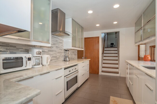 Foto del edificio - 185 Lakeside Pl