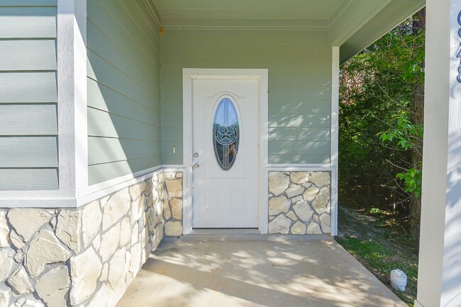 Building Photo - 16948 W Ivanhoe St