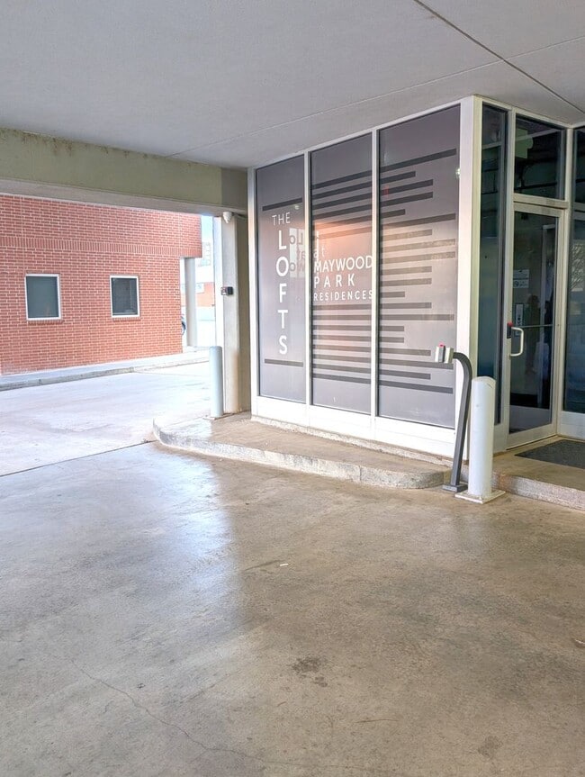 Building Photo - Downtown Living