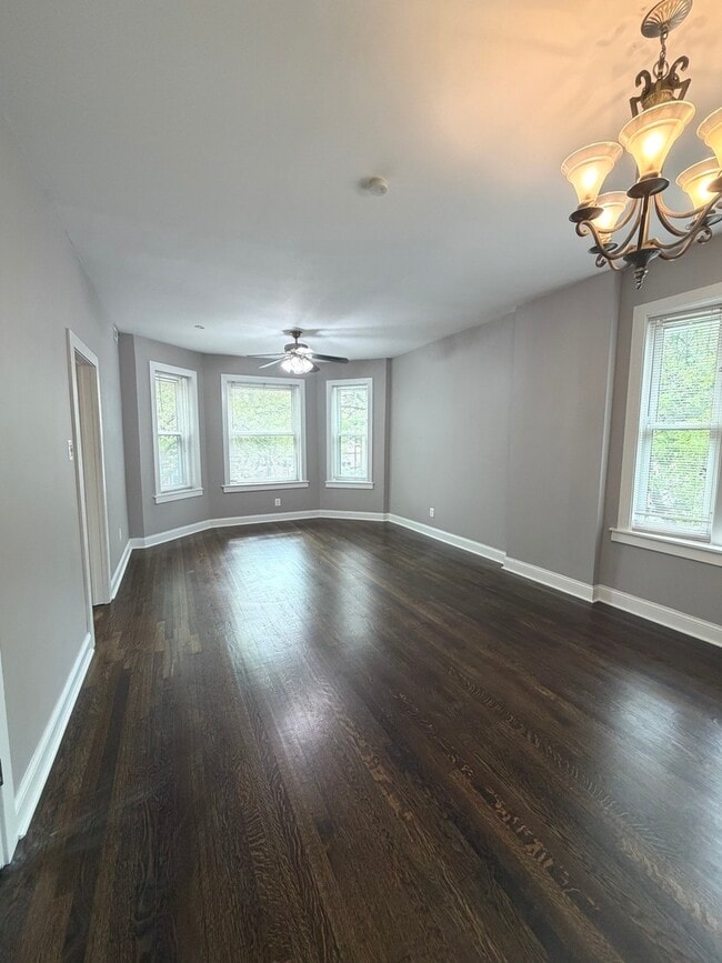 Foto del edificio - 3300 N Troy St