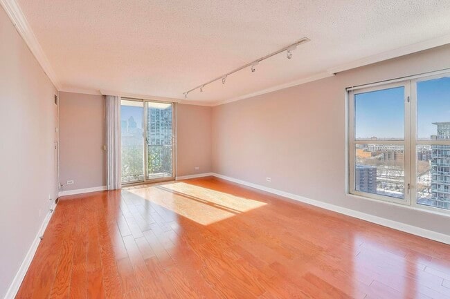 Foto del edificio - 1212 N La Salle Dr