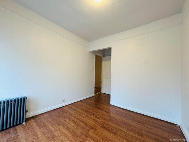 Foto del edificio - 21-13 25th Rd