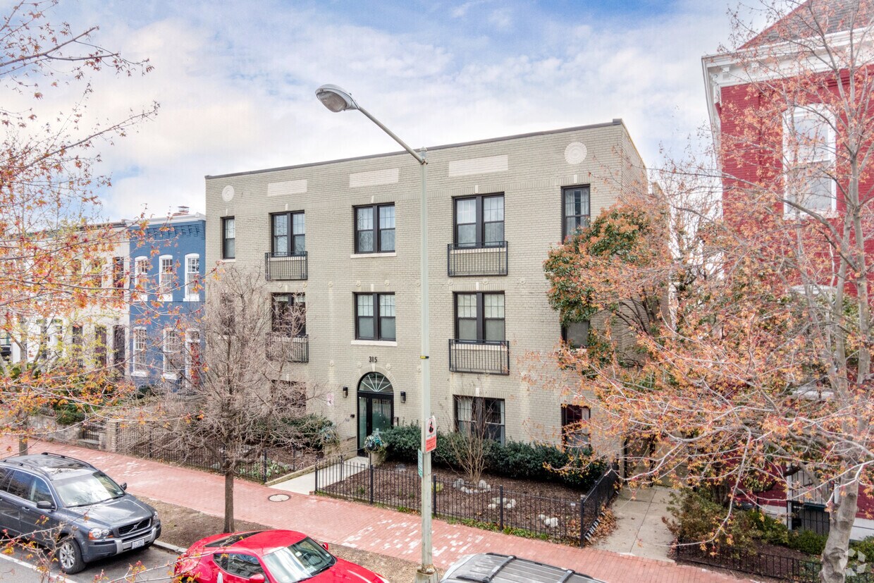 Primary Photo - 315 G St NE