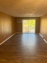 Building Photo - 10 Kenmar Dr