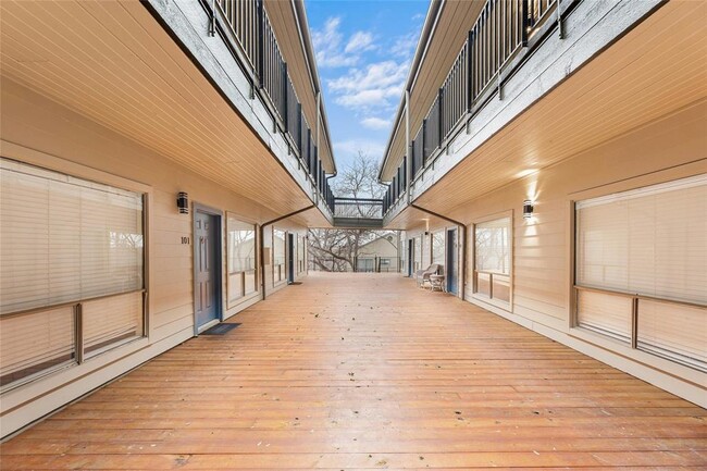 Foto del edificio - 908 Poplar St