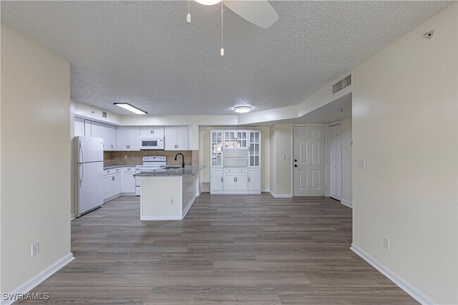 Foto del edificio - 1275 Wildwood Lakes Blvd