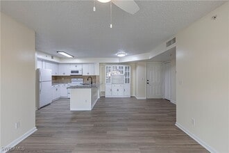 Building Photo - 1275 Wildwood Lakes Blvd