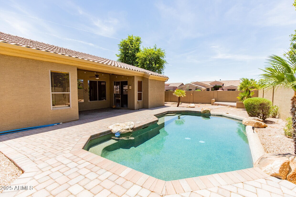 Foto principal - 770 W Aloe Pl