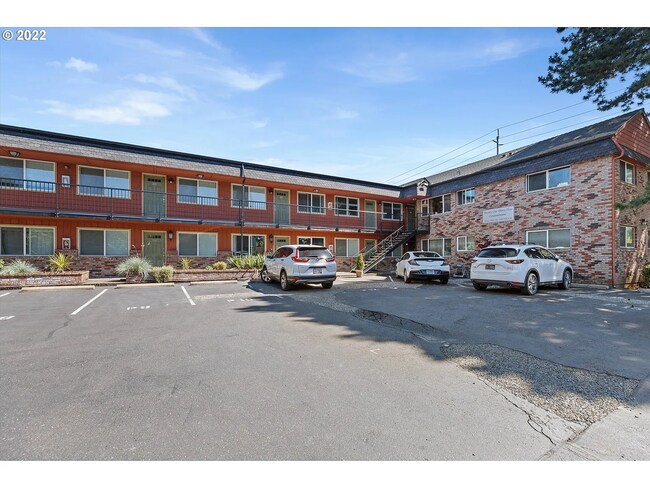Foto del edificio - NE  ~ Charming  2 Bedroom 1 Bathroom Condo! Reserved Parking, Storage , Some Utilities Included! ...