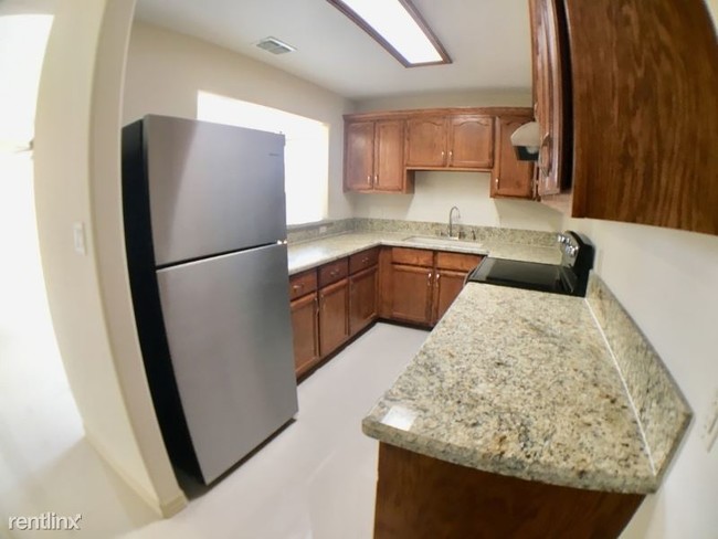 Building Photo - 2 br, 2 bath Apartment - 5401 N 17th St