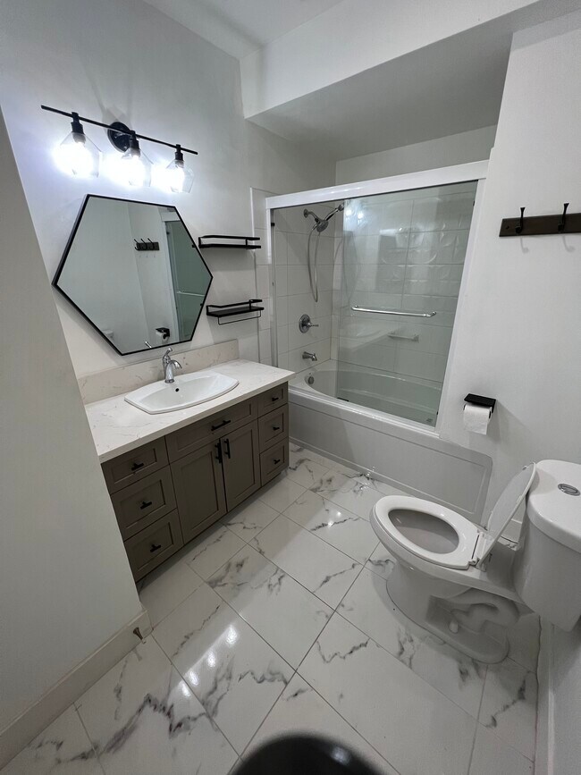 Upstairs full bath - 15500 Tustin Village Way