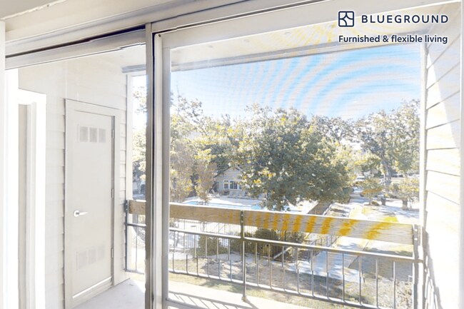 Foto del edificio - 7904 Fall Creek Rd