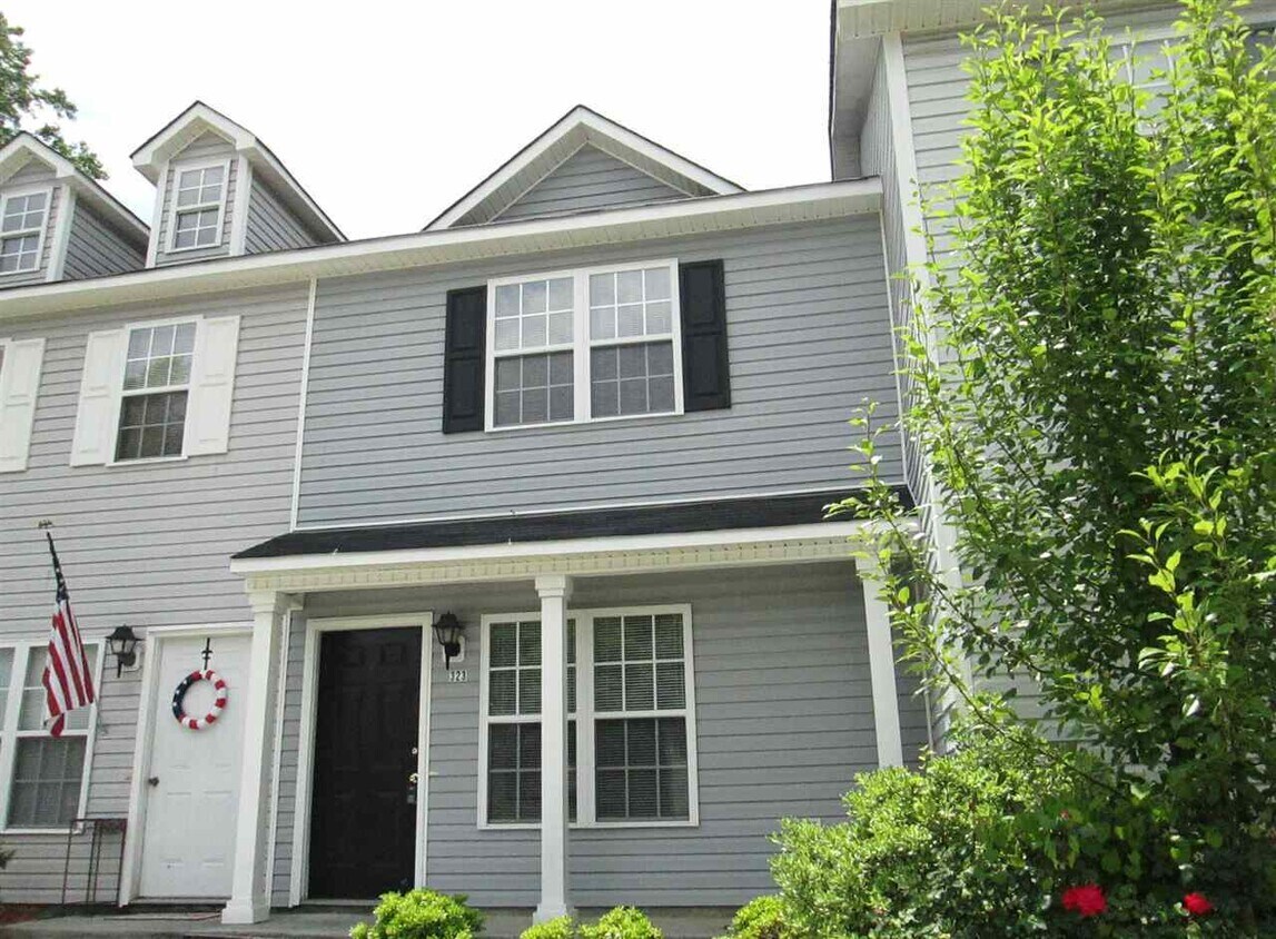 323 Bracken Pl, Jacksonville, NC 28540 Townhome Rentals in