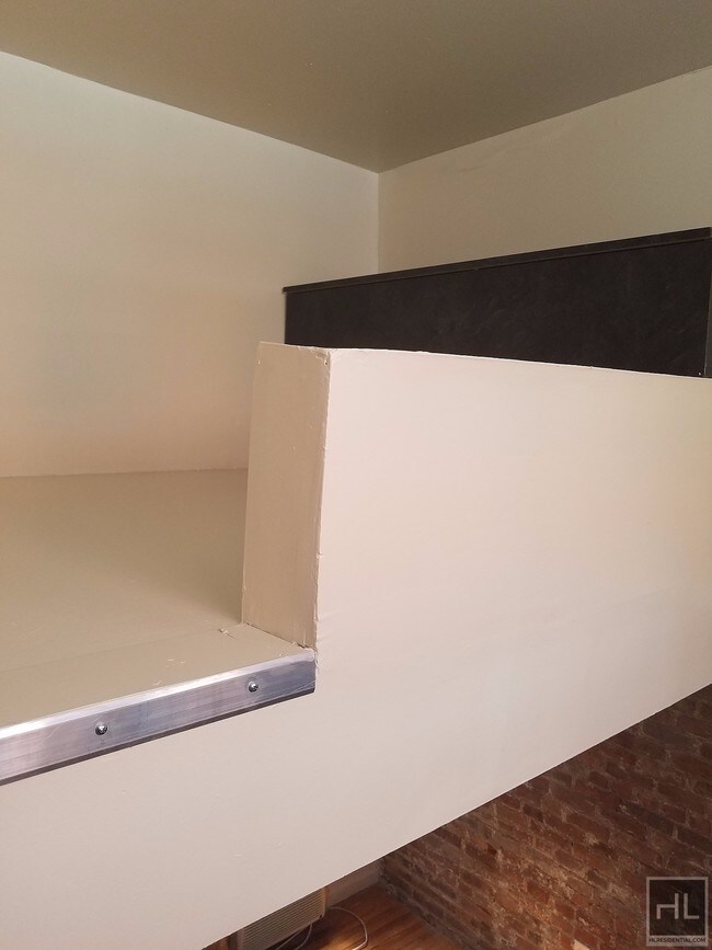 Foto del edificio - 323 E 21st St