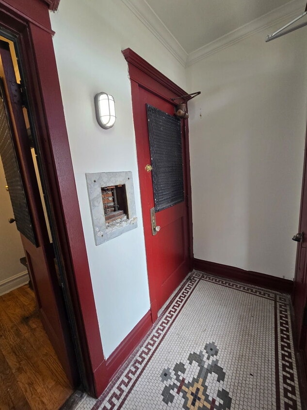 Building Photo - 622 N Trumbull Ave