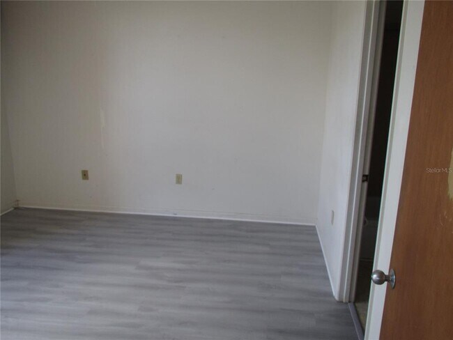 Foto del edificio - 21405 Olean Blvd