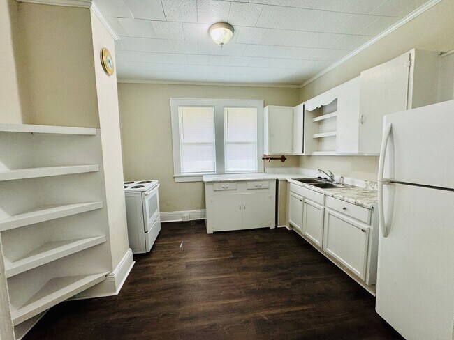 Building Photo - Move-in Ready!