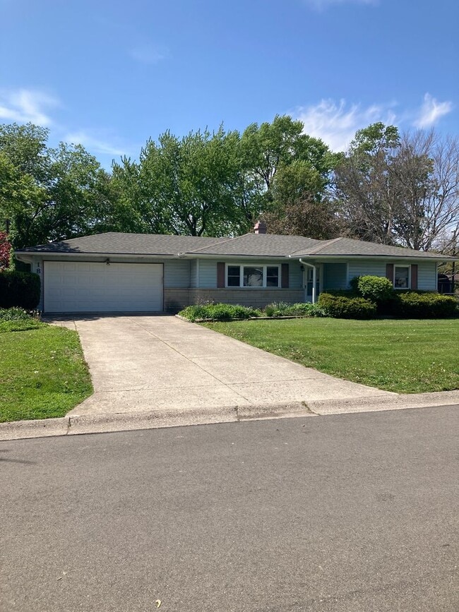 Building Photo - 1810 W Northfield Dr