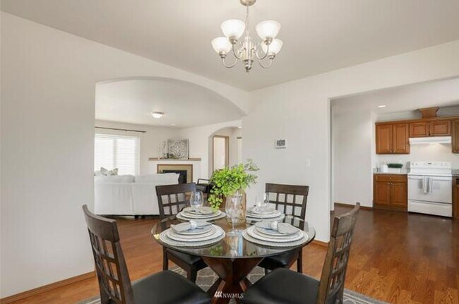 Building Photo - Stunning Oversized Home with Peek-a-Boo Olympic Views