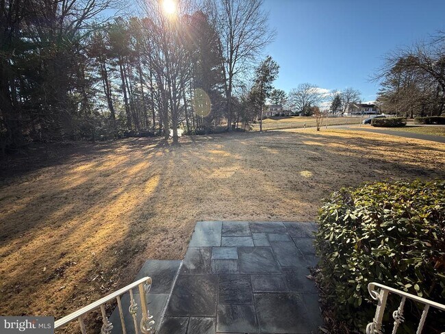 Foto del edificio - 9608 Burke View Ave