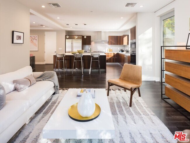 Foto del edificio - 460 N Palm Dr
