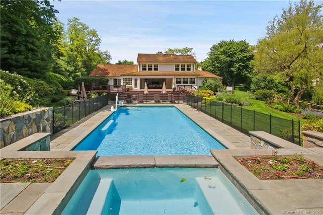 Building Photo - 24 Meadow View Dr