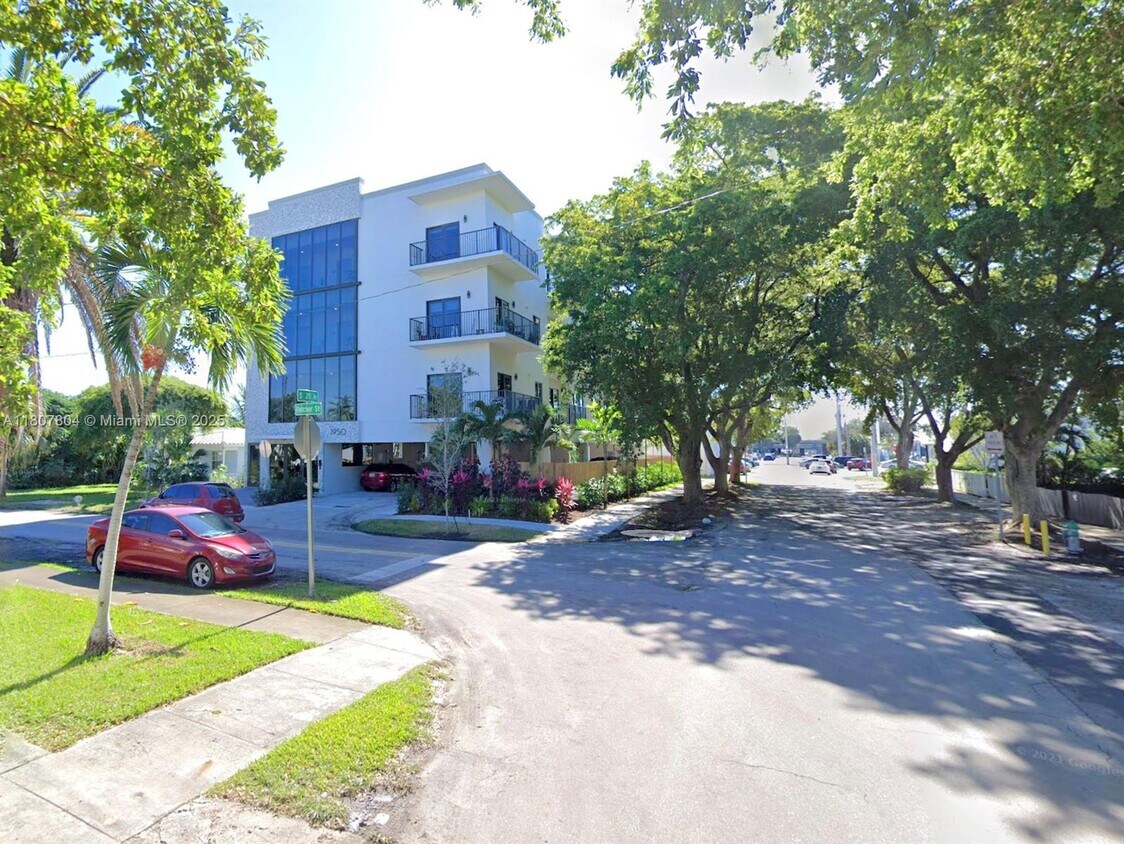 Foto principal - 1950 Fletcher St