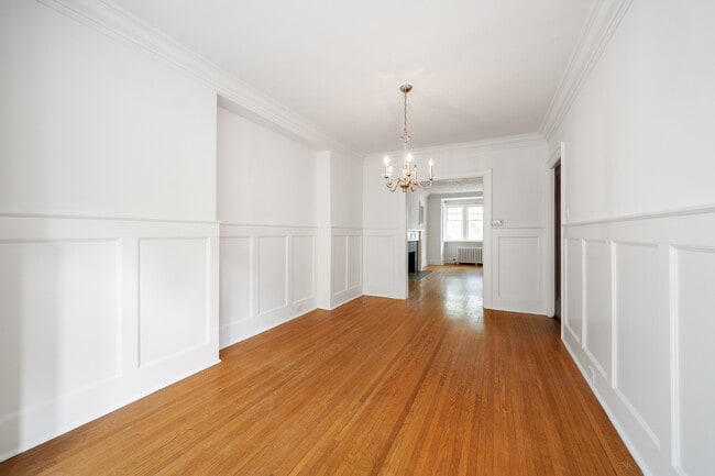 Photo du bâtiment - 207 Glengrove Ave W