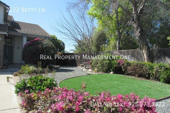 Foto del edificio - 2122 Betty Ln