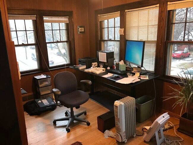 Oficina/Estudio/Tercer dormitorio - 1105 Emerald St