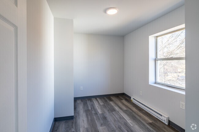 3 habitaciones, 1 baño - 700 pies cuadrados - Segundo dormitorio - 711-719 49th St NE