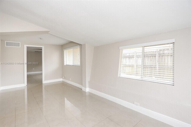 Building Photo - 2041 Acapulco Dr